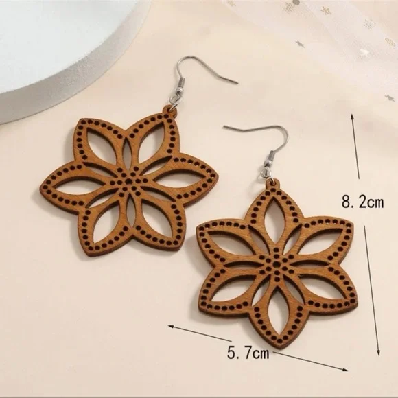 Boho wood flower dangle earrings brown OS - Picture 4 of 4